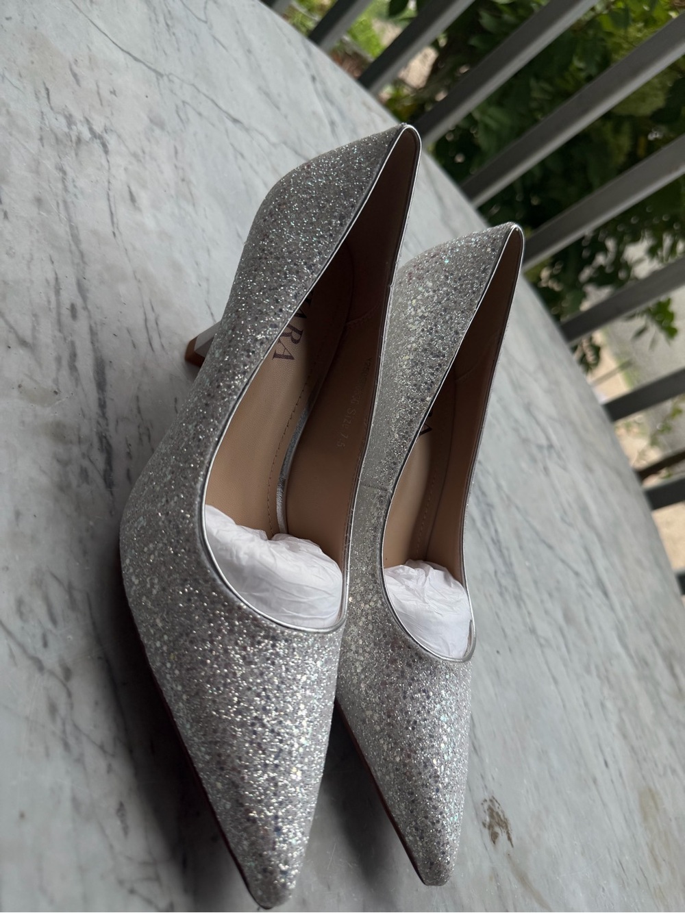 Women's Silver Glitter Pointed Pumps